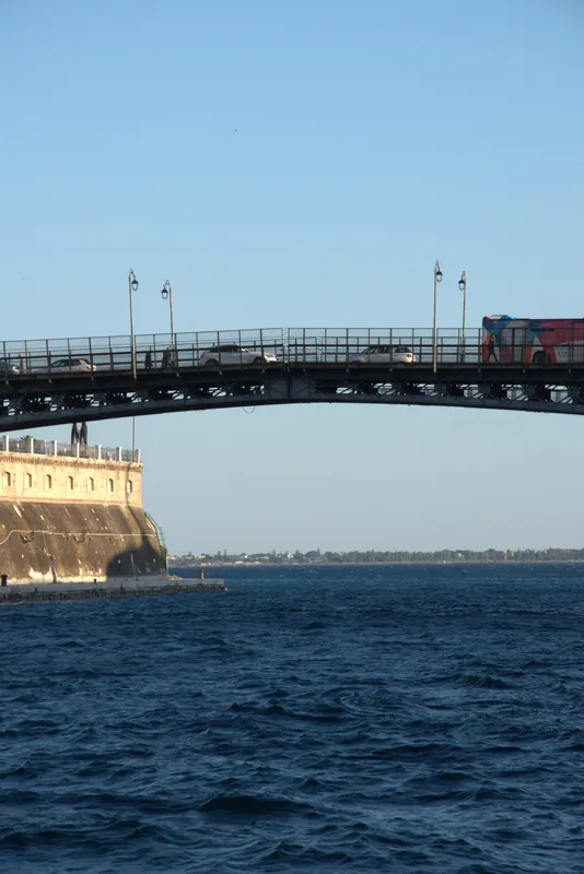 Il Ponte Girevole di Taranto, taglio verticale